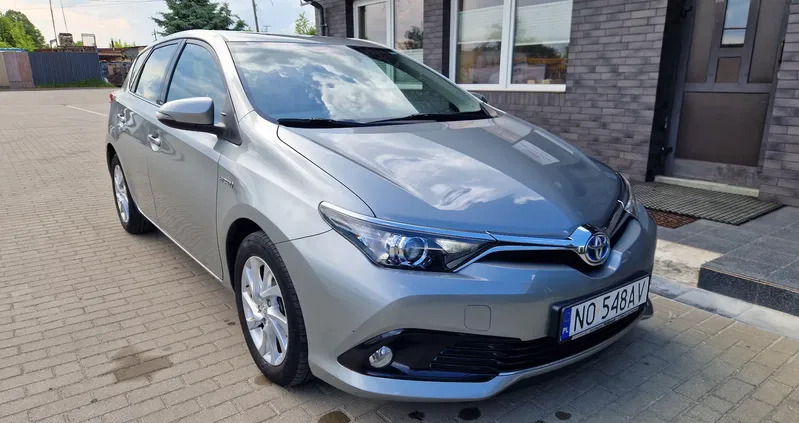 toyota auris warmińsko-mazurskie Toyota Auris cena 64900 przebieg: 82000, rok produkcji 2016 z Połaniec